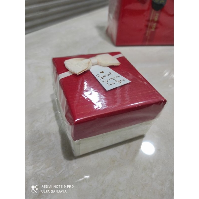 

KOTAK KADO SPESIAL/ KOTAK GIFT/KOTAK SPESIAL/HANTARAN