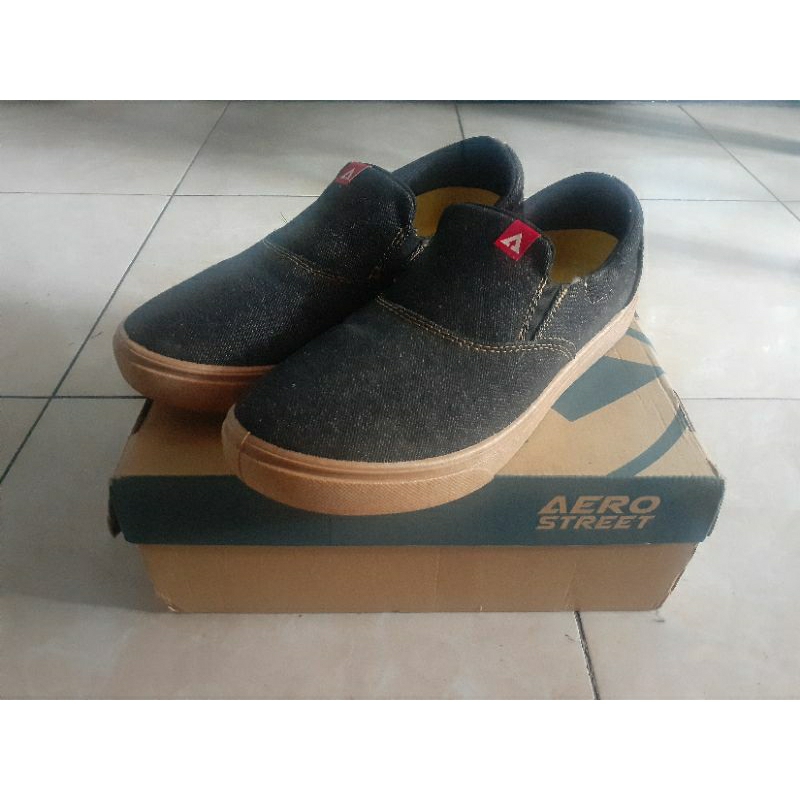 Sepatu Aerostreet Sneakers Slip On Comfy Hitam Gum Denim Pria Wanita Ukuran 43 Second Preloved