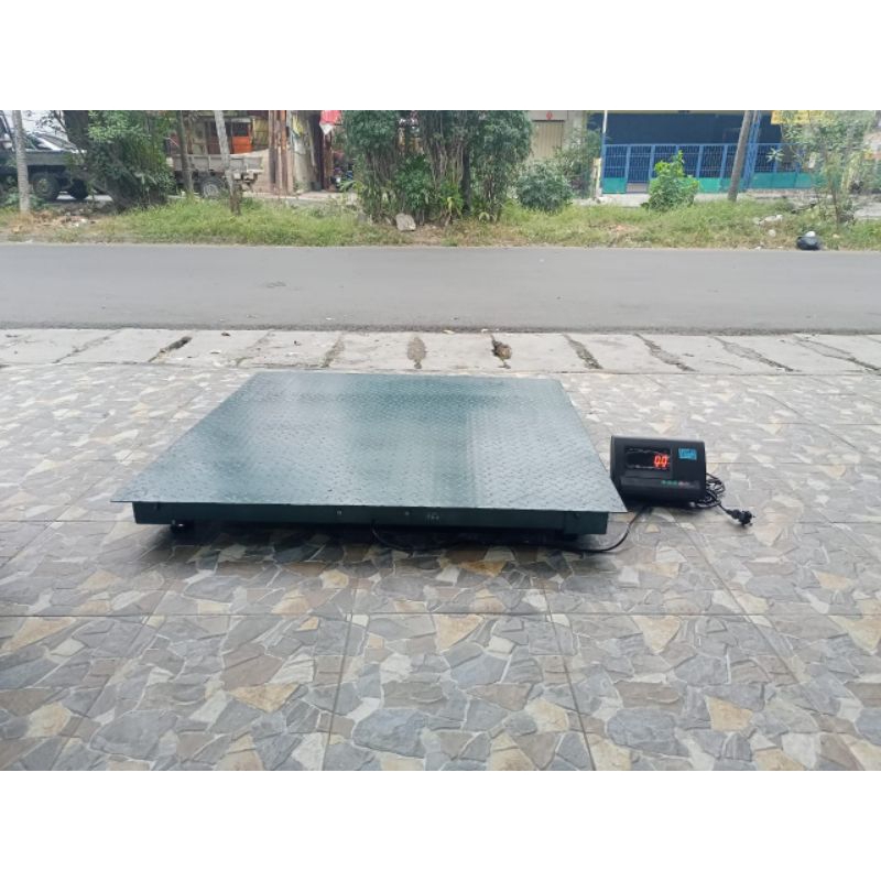 Timbangan Lantai Digital kapasitas 1 ton atau 2 ton platform 120 x 120 cm Yutaka