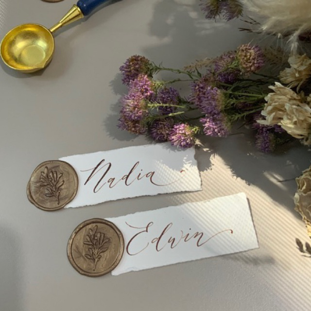 

Calligraphy wedding place card-free tulis nama