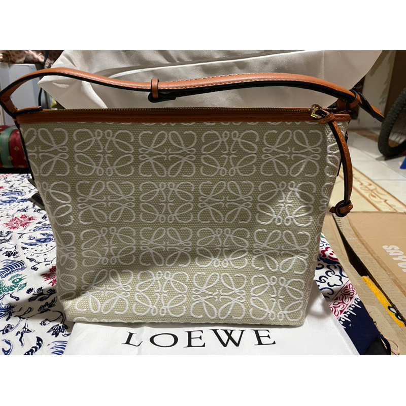 Loewe shoulder bag grade premium - kondisi new