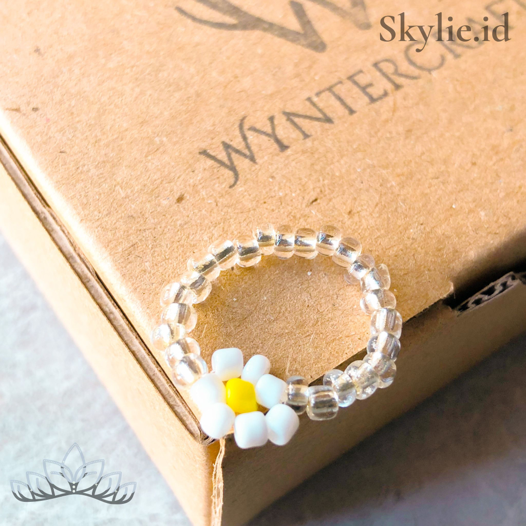 WB229 Cincin Mote Daisy Sunflower Bening by Wynter Craft