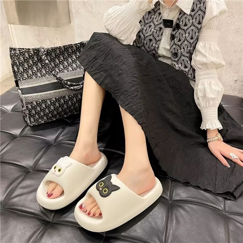 Sendal Wanita Kekinian Jelly Kasual Terbaru Sandal Lucu Wanita Karet Pola Kartun Slip On Sandal Rumah Wanita Slop Empuk Tebal 4 CM