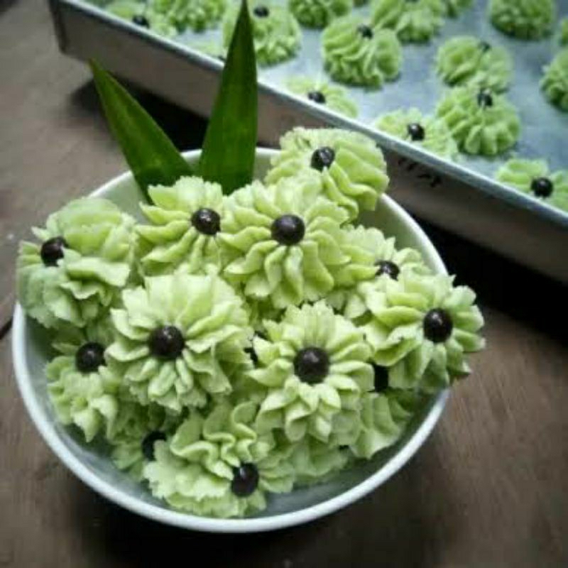 

kue semprit pandan