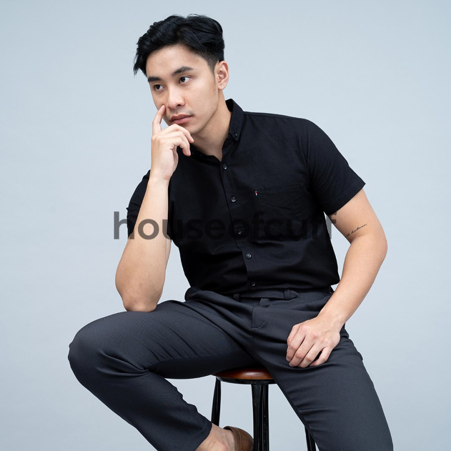 Kemeja lengan pendek pria formal slim fit hitam houseofcuff