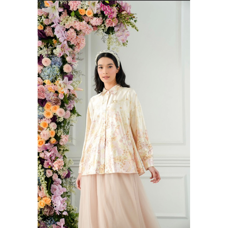 WEARING KLAMBY ANYELIR SHIRT KARAVIA