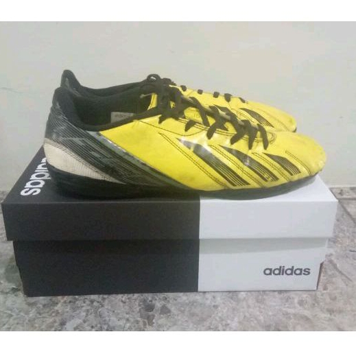 Adidas F10 futsal