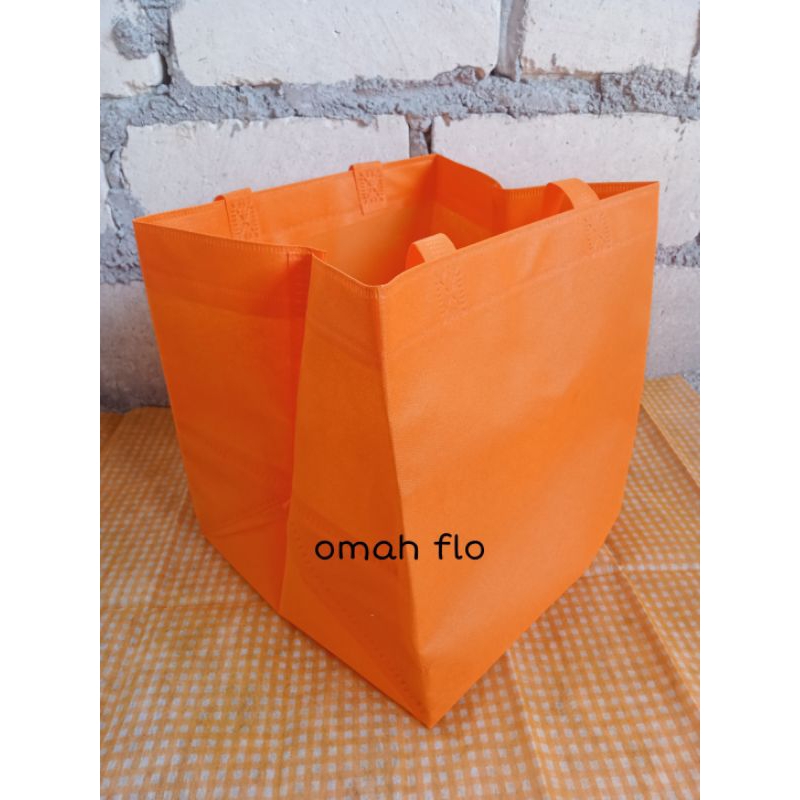 

Tas Hajatan 22x22 (60 pcs) Tas Spunbond/Tas Box Nasi/Tas Kotak/Tas Sovenir/Tas Murah