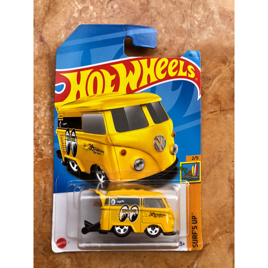 Hot Wheels Volkswagen Kool Kombi Mooneyes Kuning