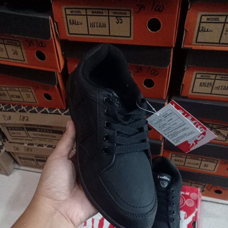 sepatu sekolah hitam polos tali loggo bahan kulit anak 33,34