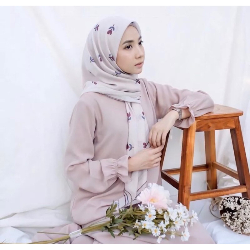 preloved ceria scarf vanilla hijab