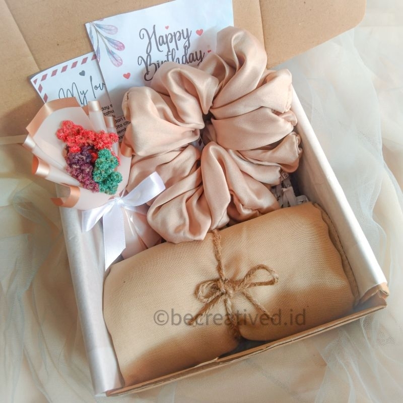 

Hampers Hijab Scrunchie Mini Buket Edelweis
