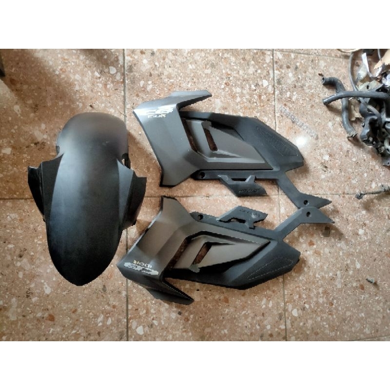 fairing sayap tangki slebor depan cb150r v4