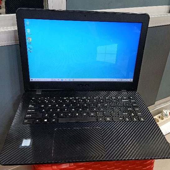 ASUS X442URR CORE I3-8250U CPU @1.60GHz (8CPUs) RAM 8 GB SSD 256 GB