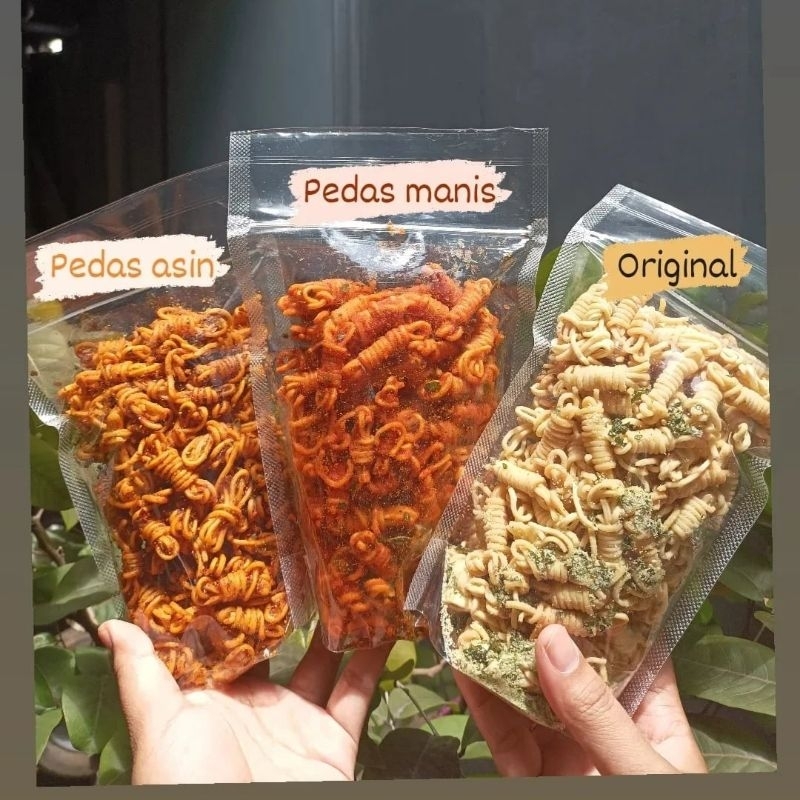 

mie gulung pedas daun jeruk enak gurih renyah tidak ada tandingannya berat 100g-1kg