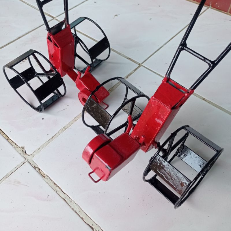 MAINAN ANAK TRAKTOR BAJAK SAWAH / MAINAN DARI BESI