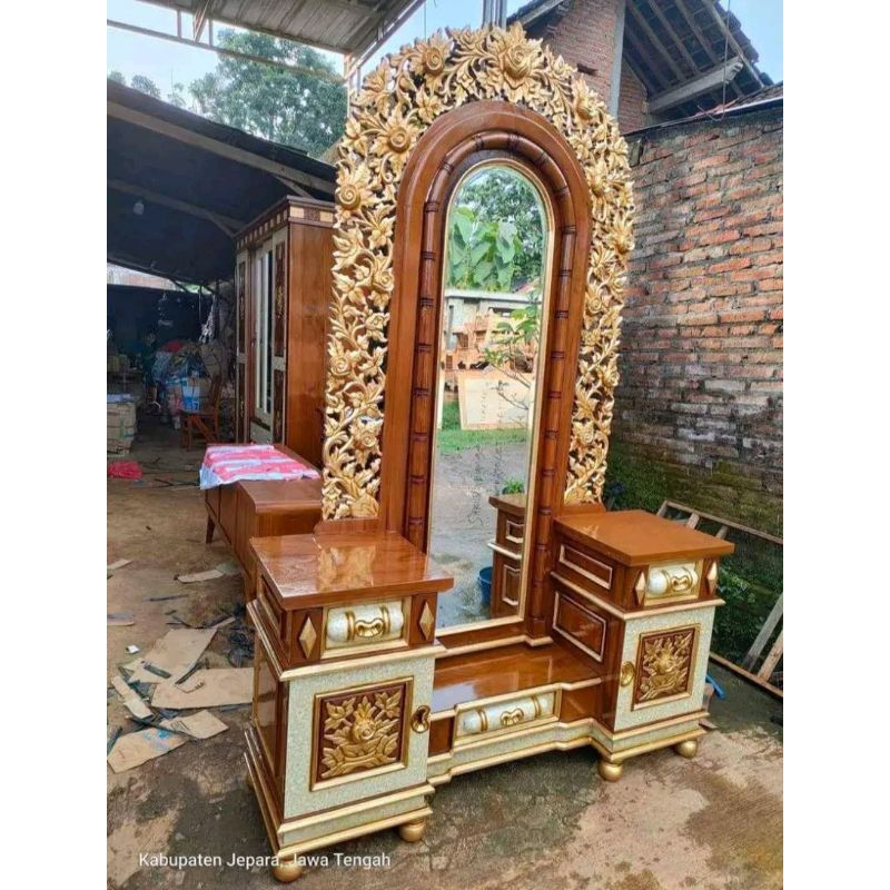 Tolet ukiran kayu jati