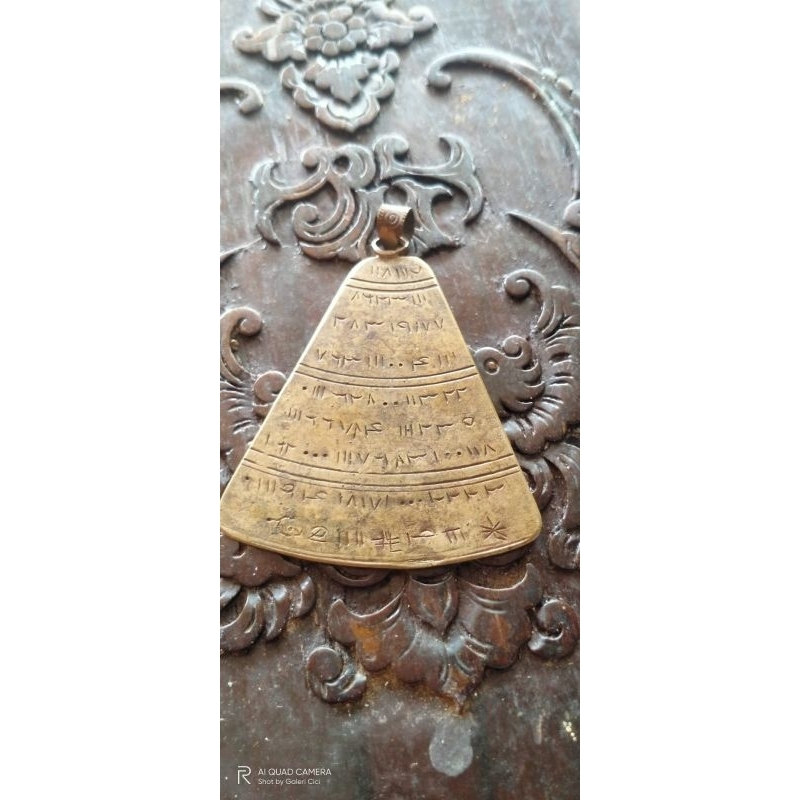 rajah antik ukir tangan