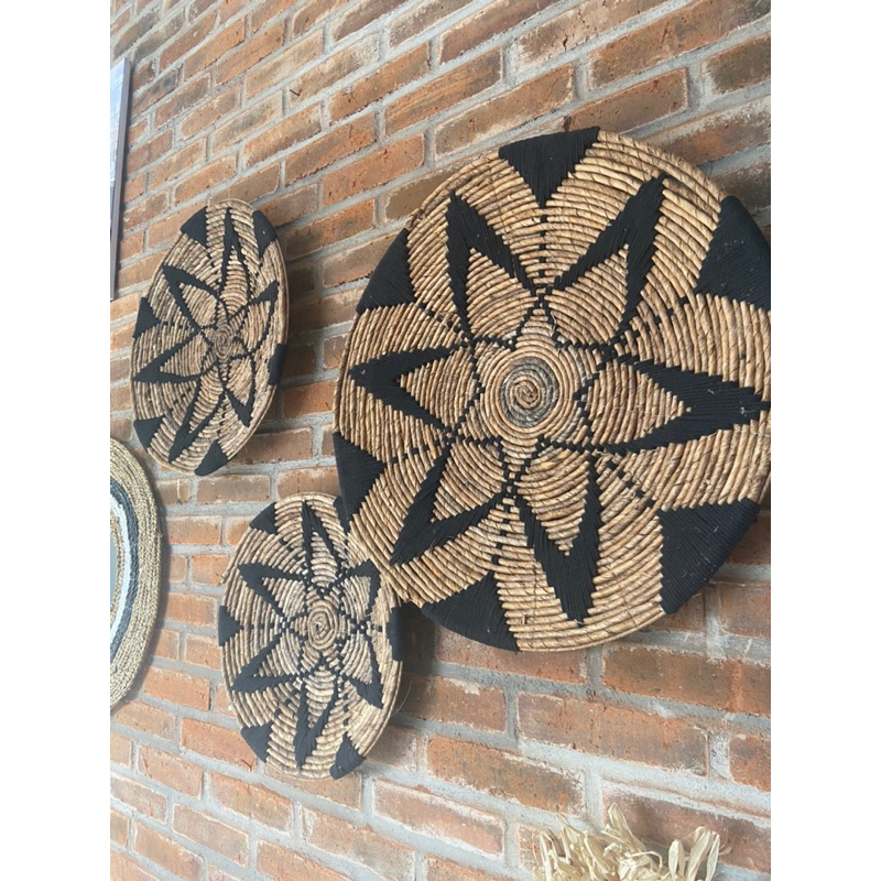 hiasan dinding anyaman