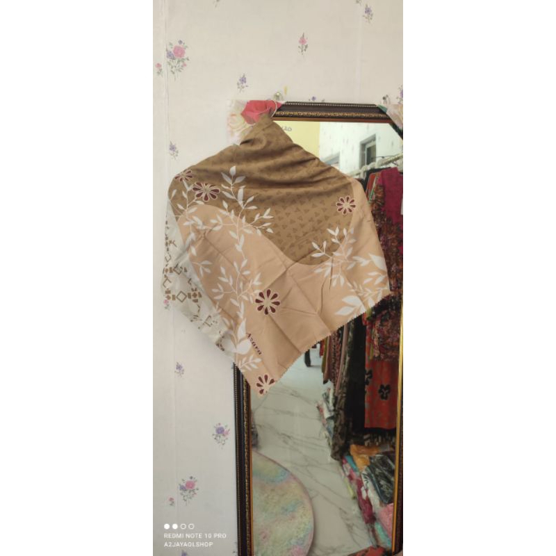 segi empat oskara motif azara