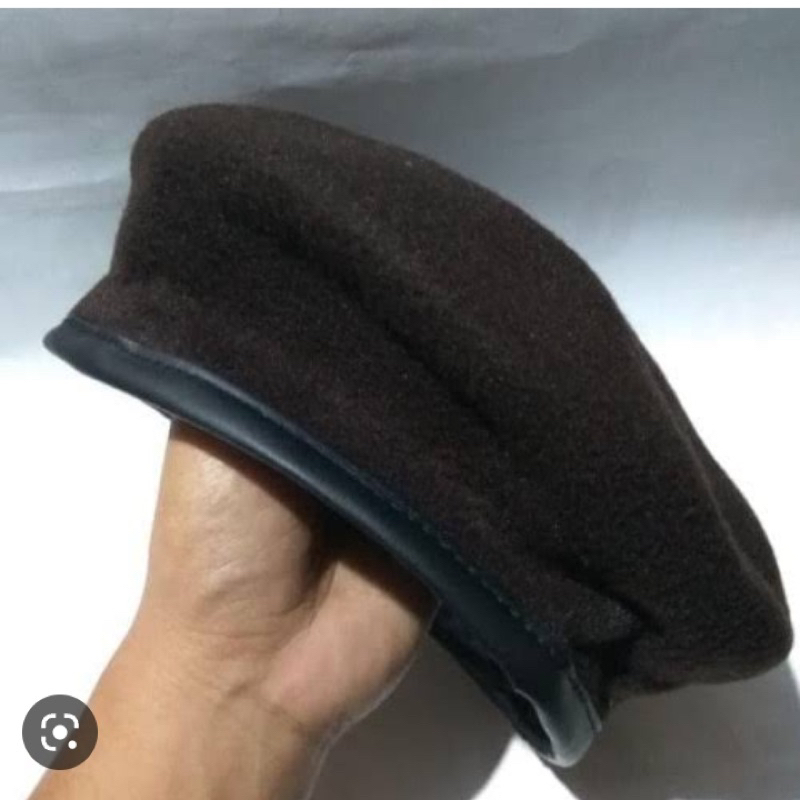 

Topi baret laken