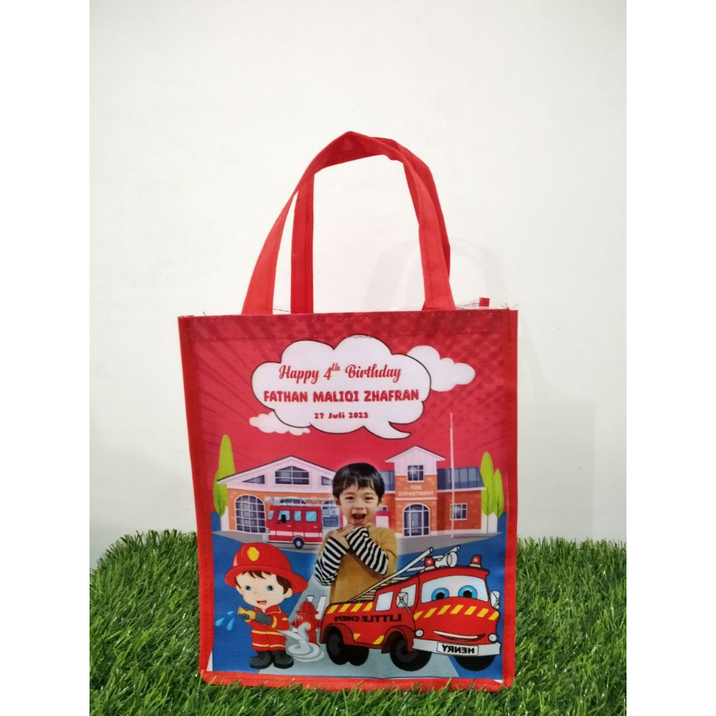 

tas ulang tahun/tas ultah souvenir mika/goodiebag ukuran 20x18x25/hampers/tas souvenir/tas souvenir mika