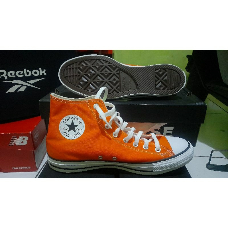 Sepatu Converse Orange