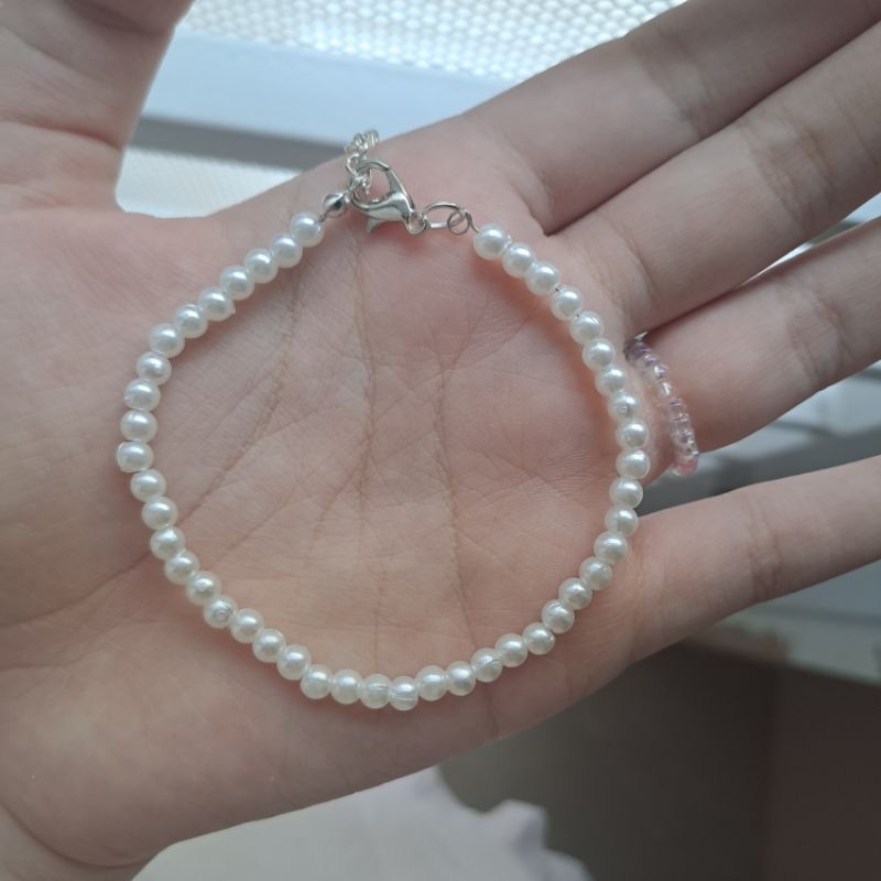 Gelang manik mutiara