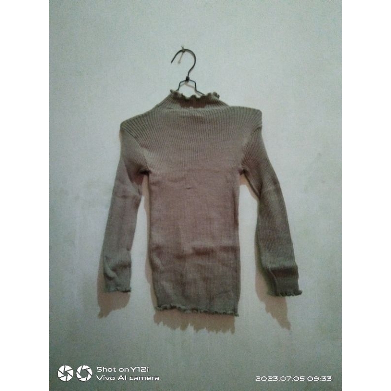 Baju Rajut warna Sage Green