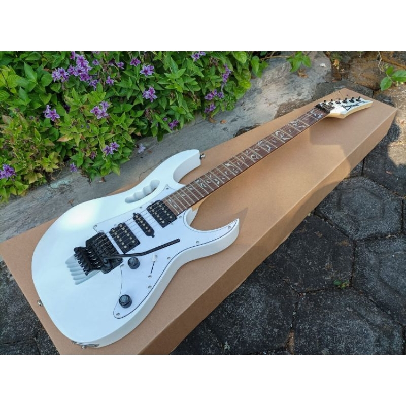 Gitar elektrik Ibanez Jem Flower