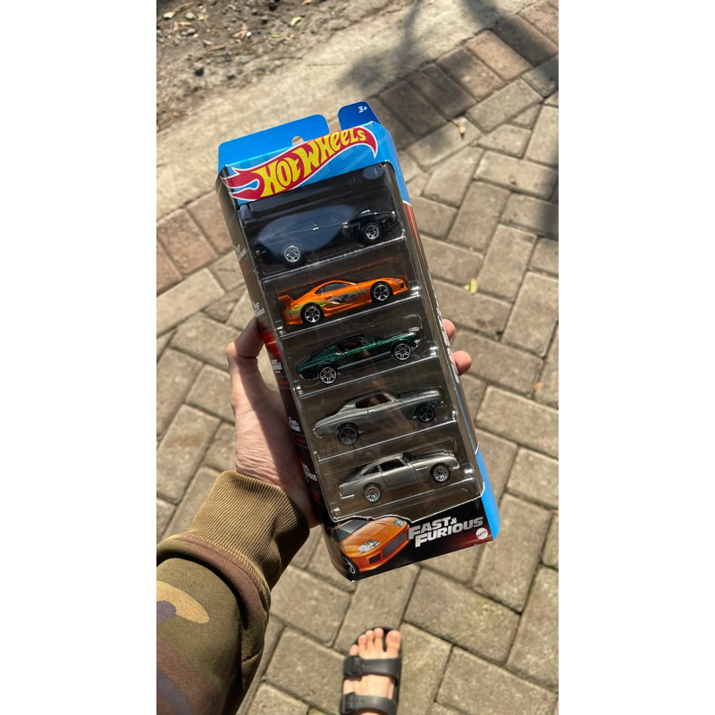 Hot Wheels Giftpack isi 5 fast and furious