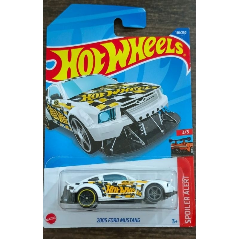 Hot wheels 2005 Ford mustang