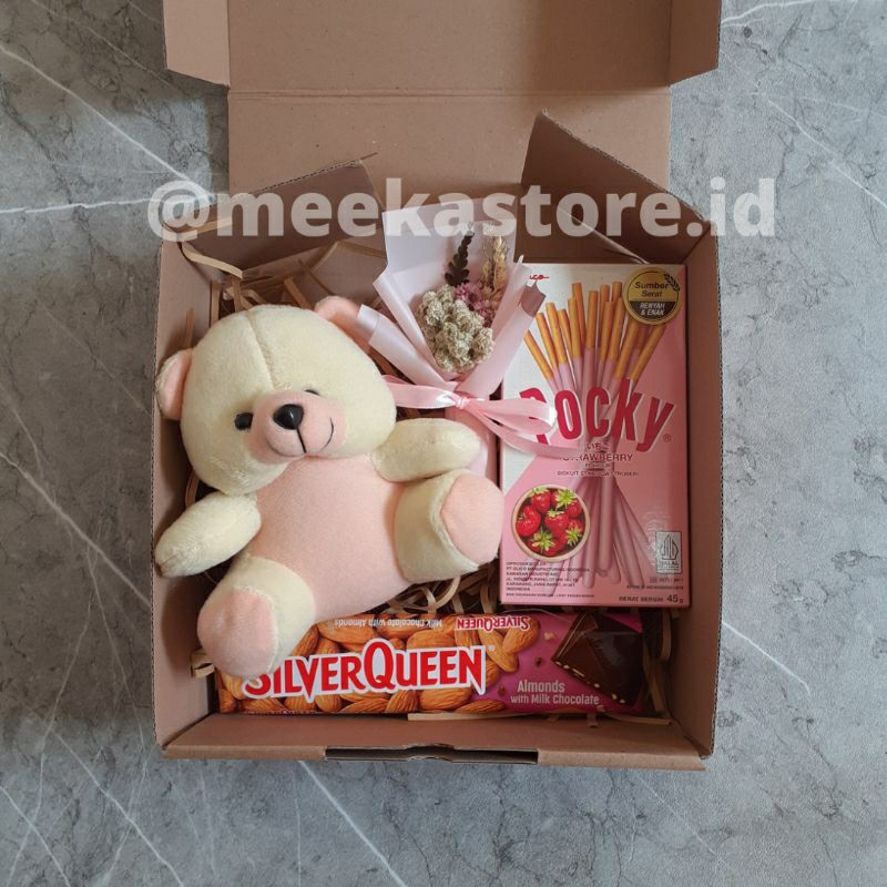 

READY HAMPERS BONEKA DAN SNACK HAMPERS ULANG TAHUN KADO ULANG TAHUN BONEKA DAN COKLAT KADO CEWEK KADO ANNIVERSARY