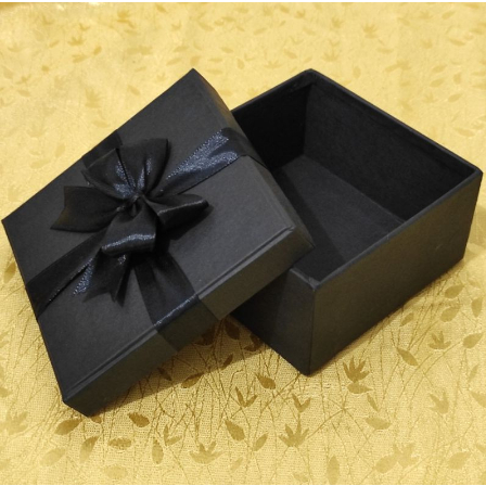 

GIFT BOX KOTAK KADO HARDBOX EXCLUSIVE TEBAL LUAR DALAM HITAM