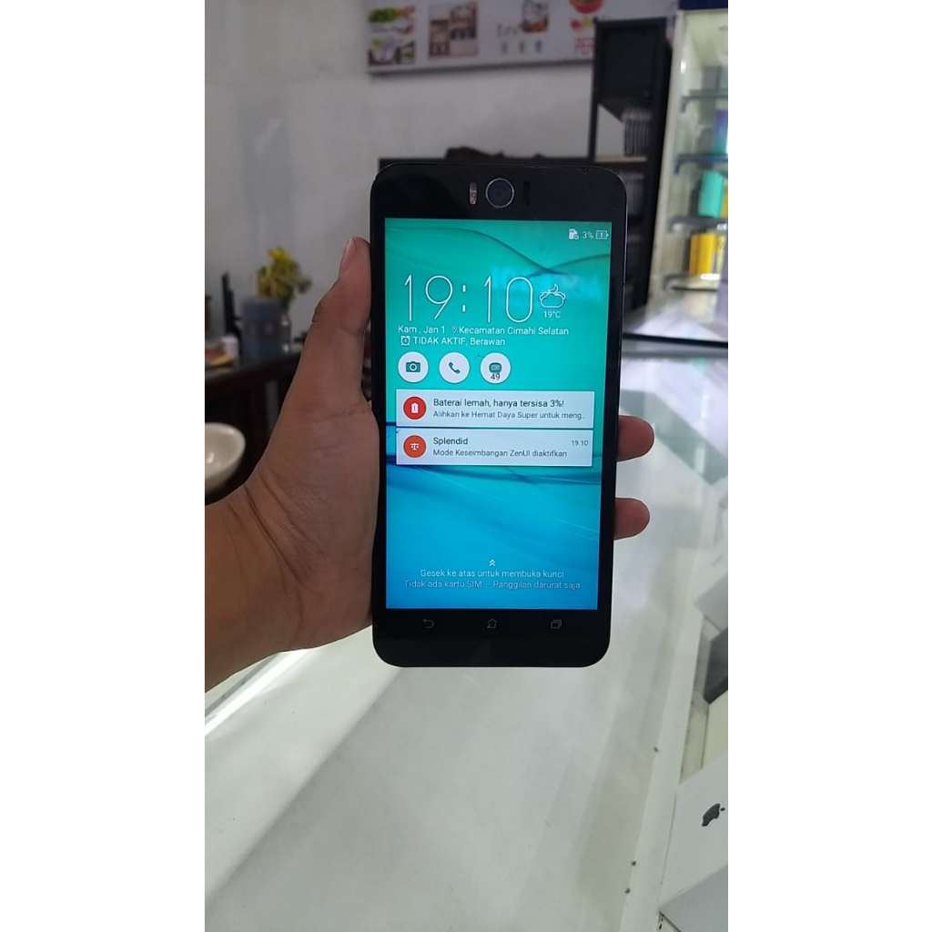 ASUS ZENFONE SELFIE 3/32GB SECOND RAM 3GB INTERNAL 32GB SECOND