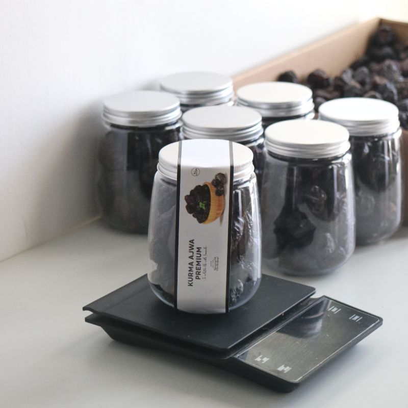 

Kurma Ajwa Madinah / Ajwa Medina Dates Cho.Berhouse