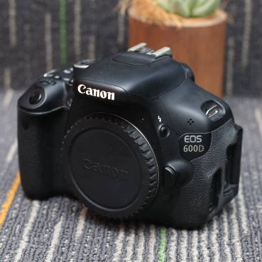 Canon 600D BO Body Only Kamera DSLR Support Mic External -vg -Vms