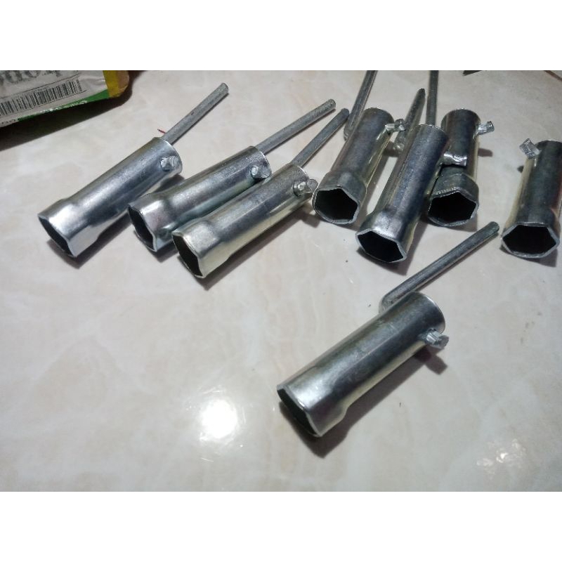 Kunci busi motor 2tak