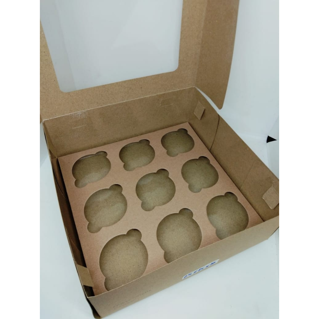 

10 pcs CUPCAKE BOX KRAFT MIKA 25X25X10 CM + INNER LUBANG 9 LAMINASI