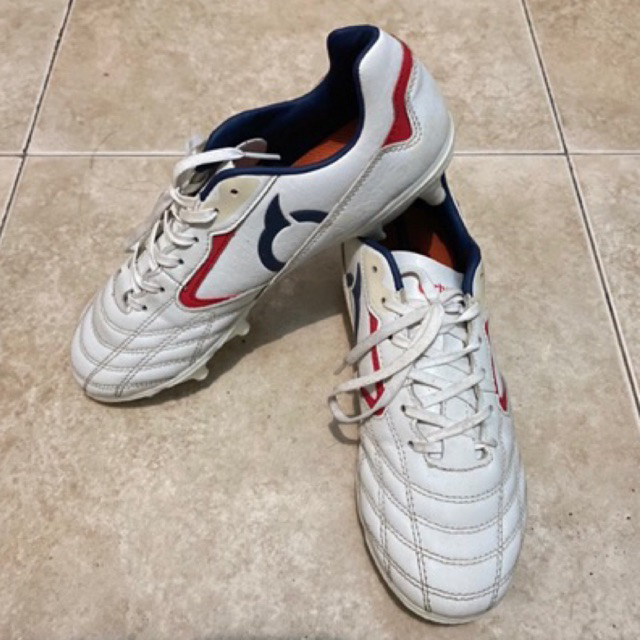 Sepatu Sepak Bola Ortuseight