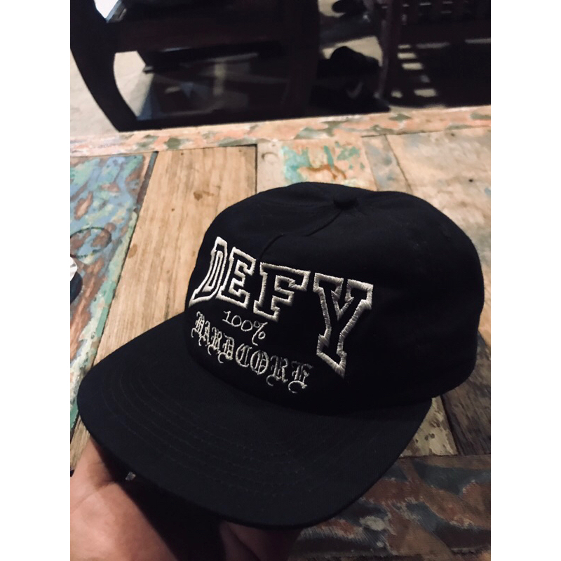 topi defy