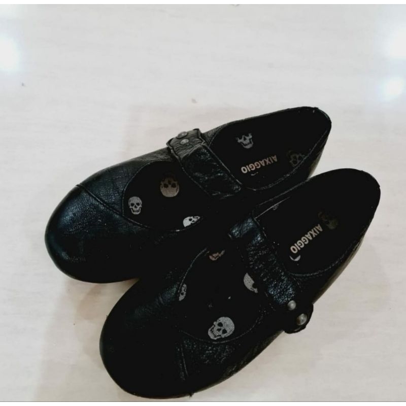 Sepatu Hitam Aixaggio Anak insole 17.5 cm Preloved