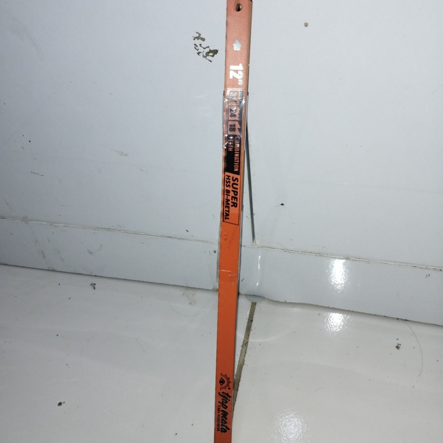 gergaji besi tjap mata