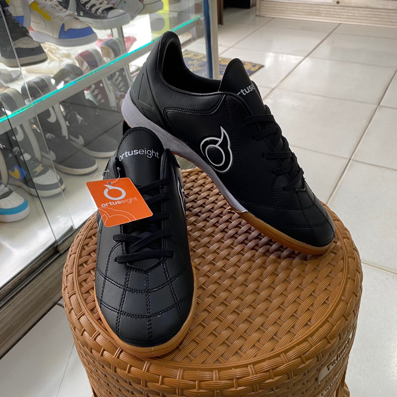 ORTUSEIGHT Sabre IN Sepatu futsal