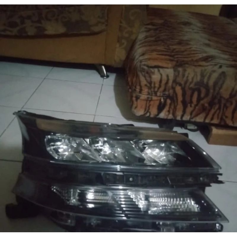 headlamp avanza tahun 2019/2020