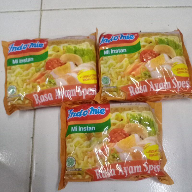 

Indomie ayam bawang spesial/indomie spesial