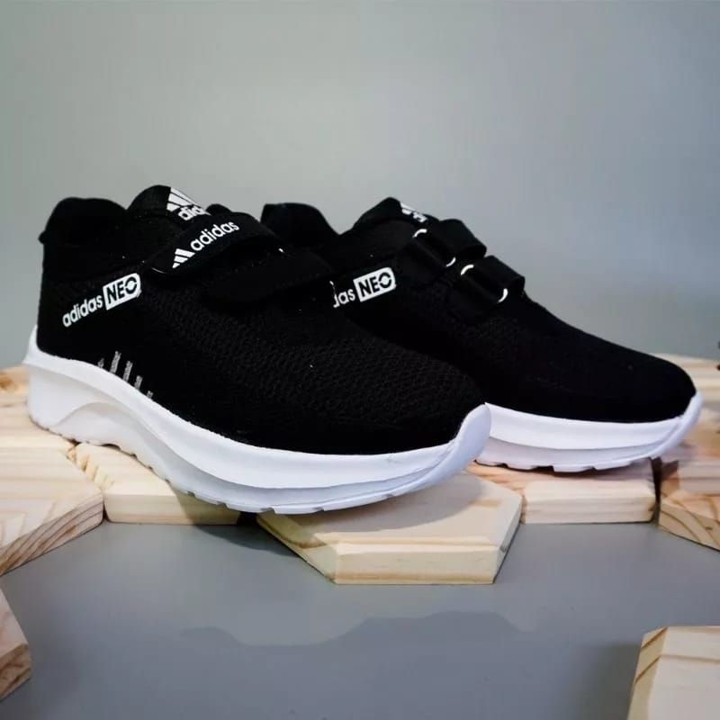 Sepatu Neo Adidas untuk anak SD