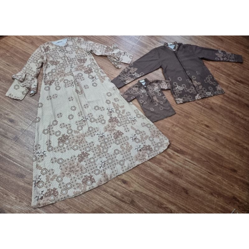 Wearing Klamby Sulawesi Series couple Ayah, Ibu, dan Anak