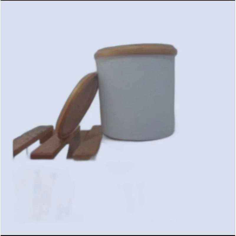 ember plastik bekas ukuran 1kg kondisi bagus bersih + tutup