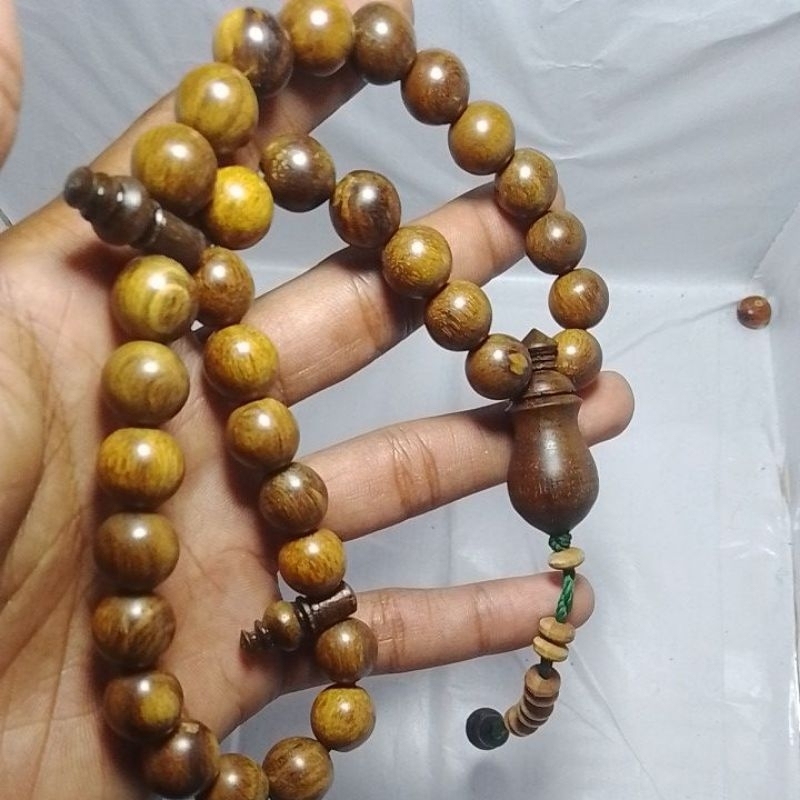 tasbih kayu gaharu 12mm 33 butir